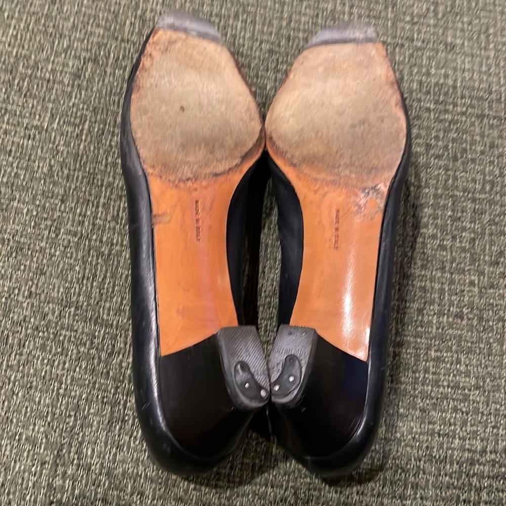 Salvatore Ferragamo Vintagr Black Bow Low Pumps (sz 8) - Picture 4 of 11